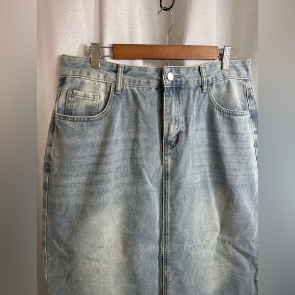 NEW Petal + Pup Women’s Dana Light Blue Denim Front Slit Maxi Jean Skirt 0362 - Picture 4 of 9